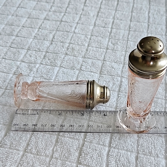 SOLD   Royal Lace Pattern Pink Depression Glass Salt and Pepper Shakers Set - Picture 2 of 9